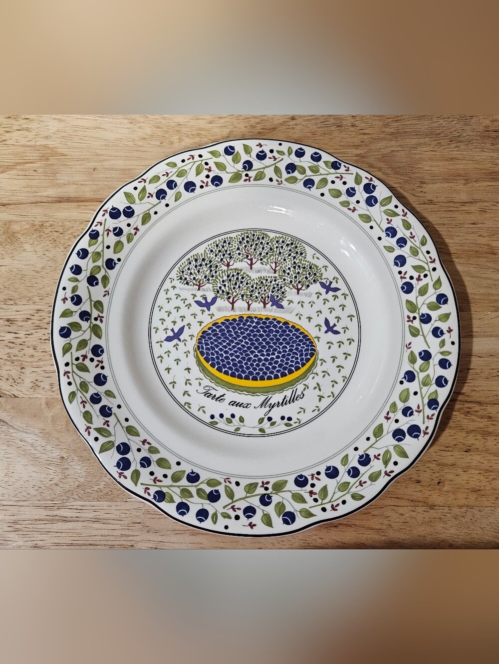 90s FAIENCERIE DE GIEN LES TARTES Myrtlles 7 3/4" Plate